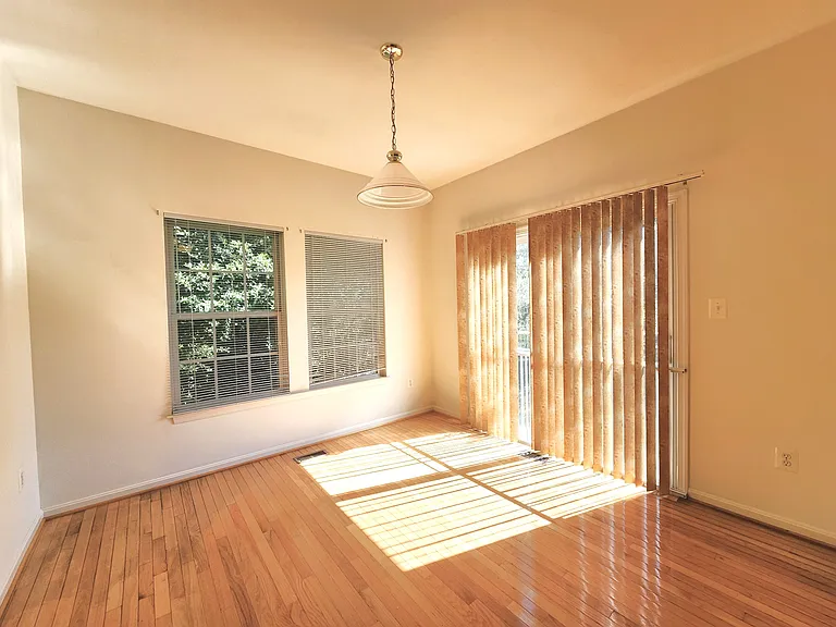 406 Clairborne St — Photo 6