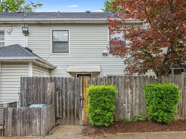 6137 Quince Rd — Photo 22