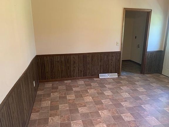 3rd image of 180 N Lincoln Ave