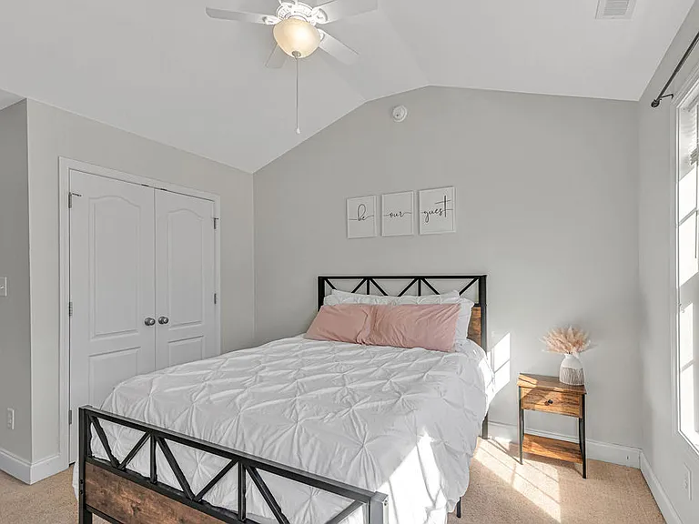 218 Maidstone Dr — Photo 24