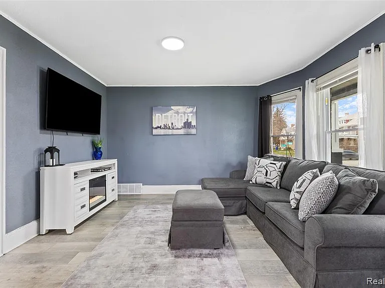 512 Westminster St — Photo 26