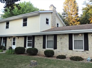 1713 Dixie Dr, Waukesha, WI