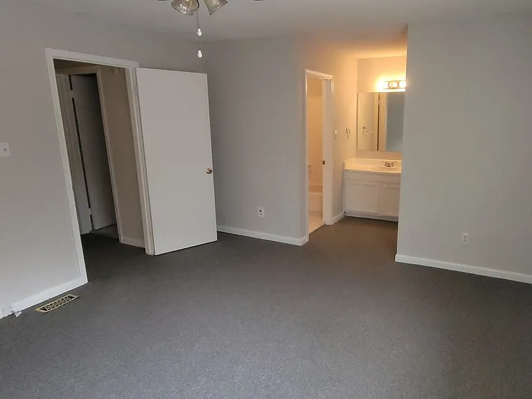 7237 Sandy Creek Dr — Photo 10