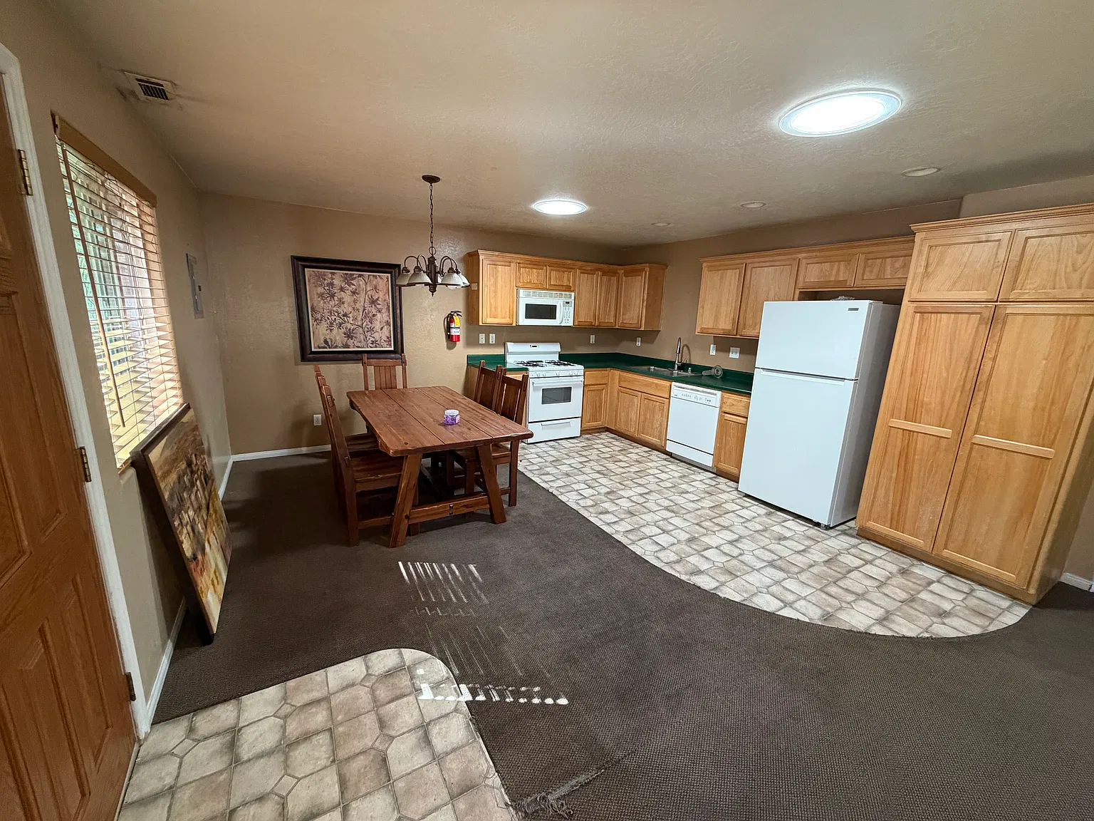 2 bed, 900 sqft, $2,000 — Photo 2