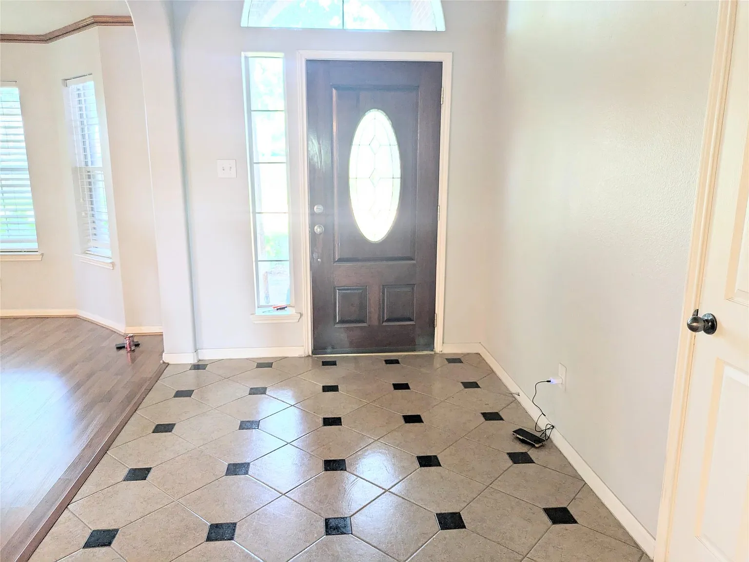 4 bed, 3.5 bath, 3500 sqft, $2,850 — Photo 3