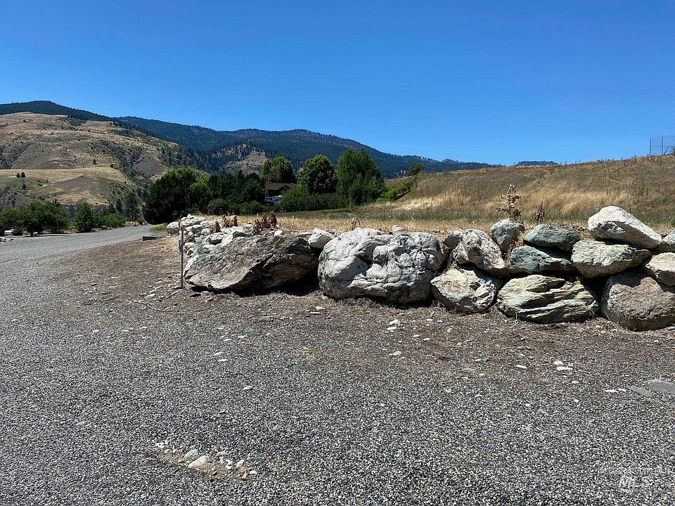 2nd image of 30 Rivers Bend Rd