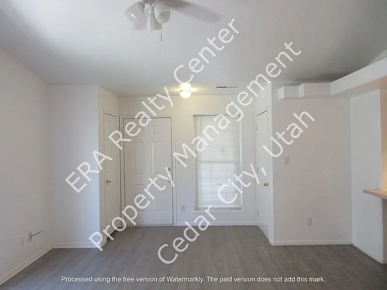 527 E 2015 N — Photo 2