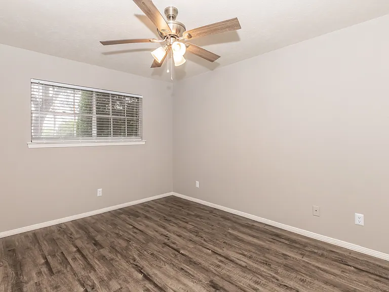 Camelot Apartments — Photo 10