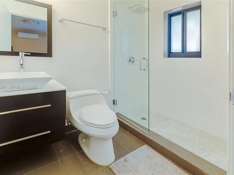 1955 Alamanda Dr — Photo 10
