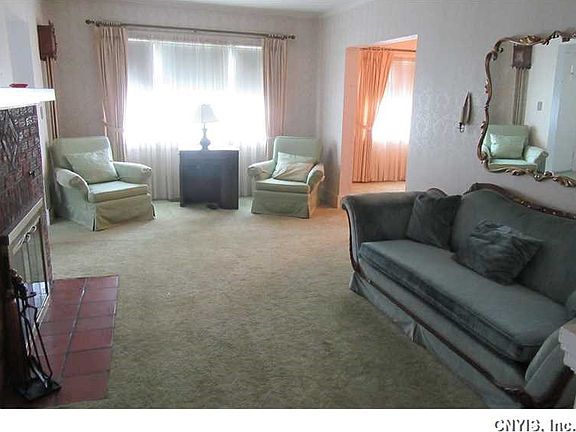 4th image of 301 Malverne Dr