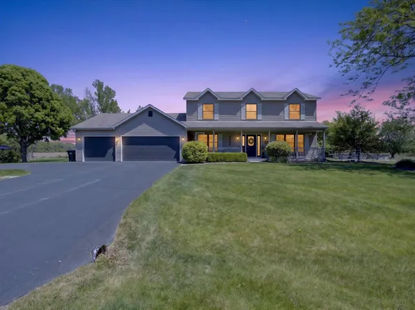 12117 Whispering Winds Dr, Roscoe, IL 61073