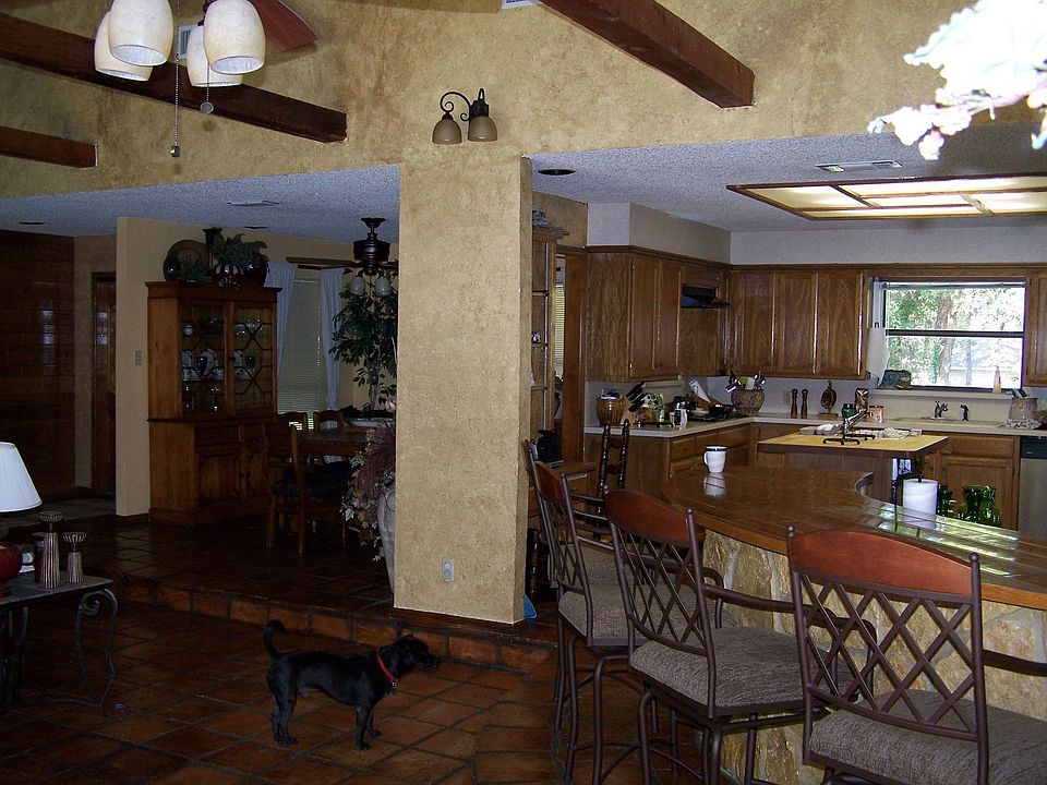 Wet Bar, Kitchen & Dining Room