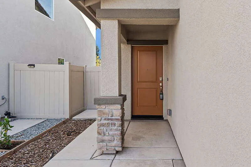 3 bed, 2.5 bath, 1567 sqft, $2,845 — Photo 3