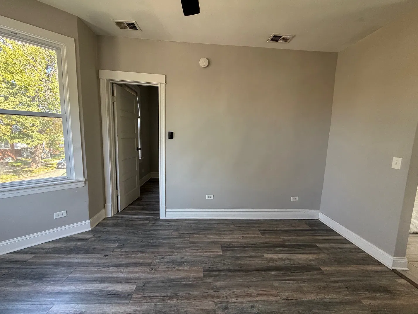 1 bed, 700 sqft, $1,300 — Photo 4