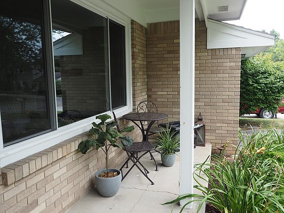 3rd image of 1719 Parkvale Ave