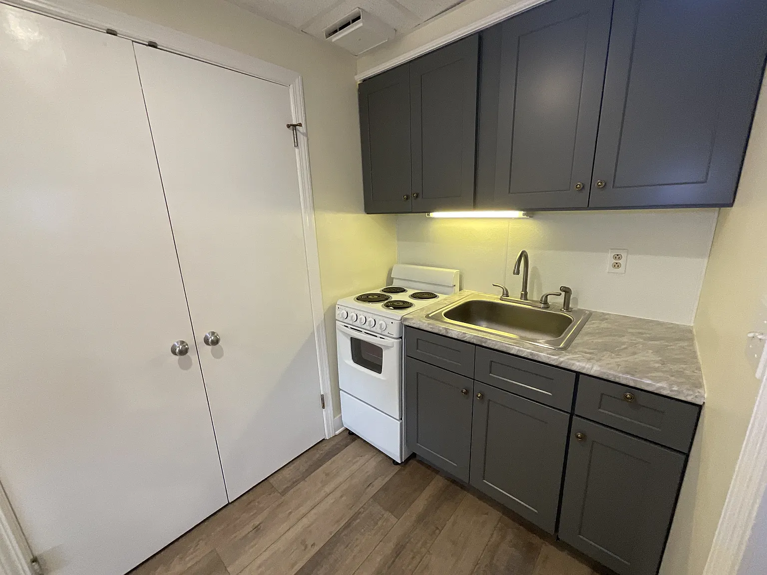 5-7 Center Sq, Hanover - Apt 35 — Photo 4