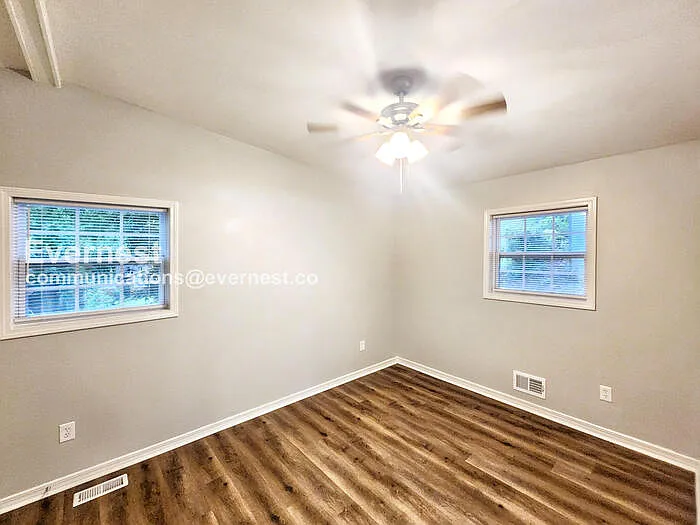 3024 Pasadena Dr — Photo 9