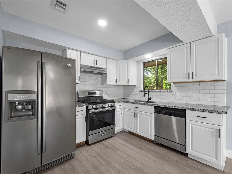 4431 Oak Shadows Dr — Photo 4