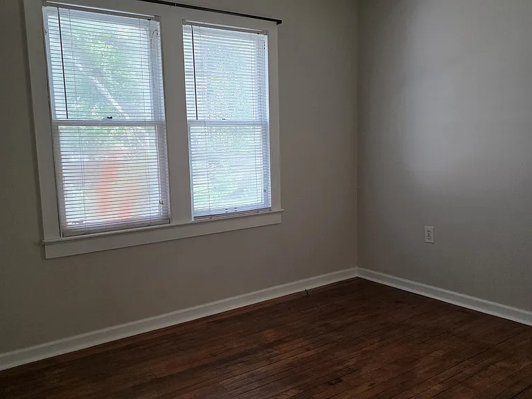 1304 Divot Ln — Photo 3