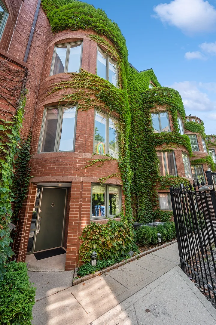 414 W Wisconsin St APT F photo 1