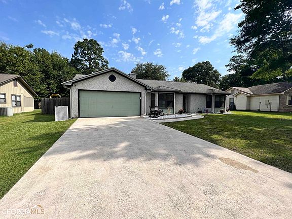 3rd image of 134 Woodvalley Drive