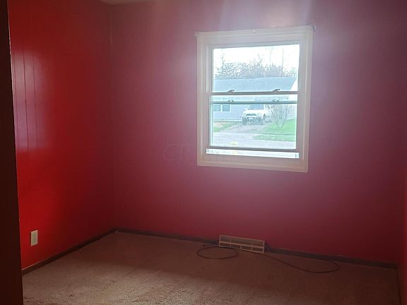 3rd image of 186 Indianhead Dr