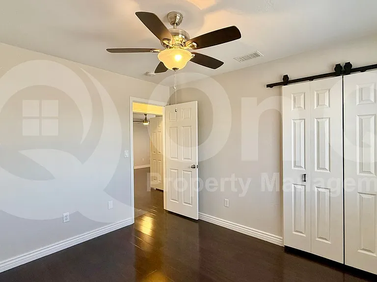 570 S Williams Pl — Photo 14