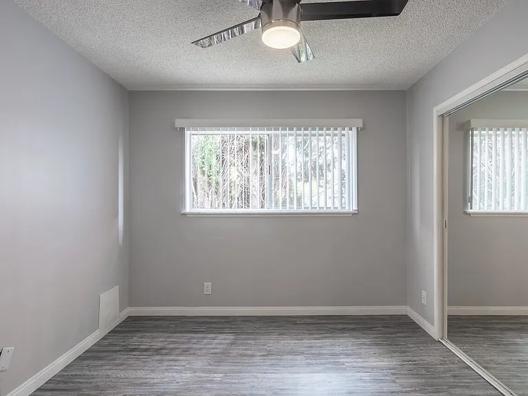 1527 Yale St #6 — Photo 28