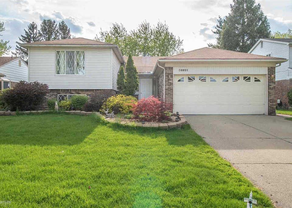 1st image of 38921 Woodmont Dr