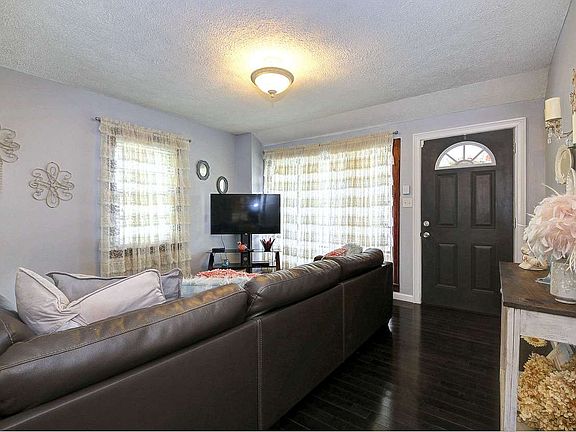 5th image of 1708 Coffman St
