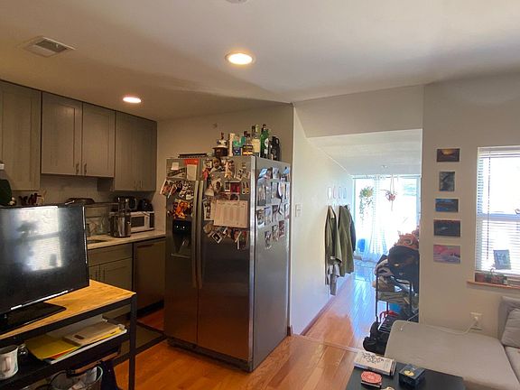 4th image of 1221 Green St #301B