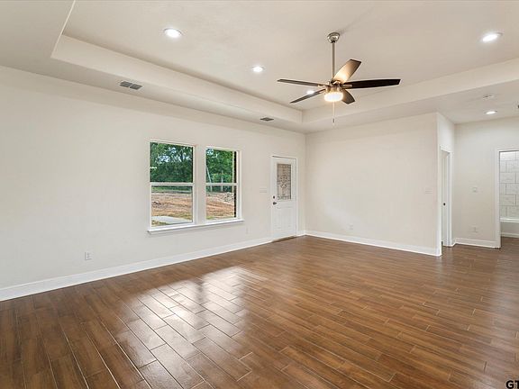 4th image of 133 S Quillie Ave