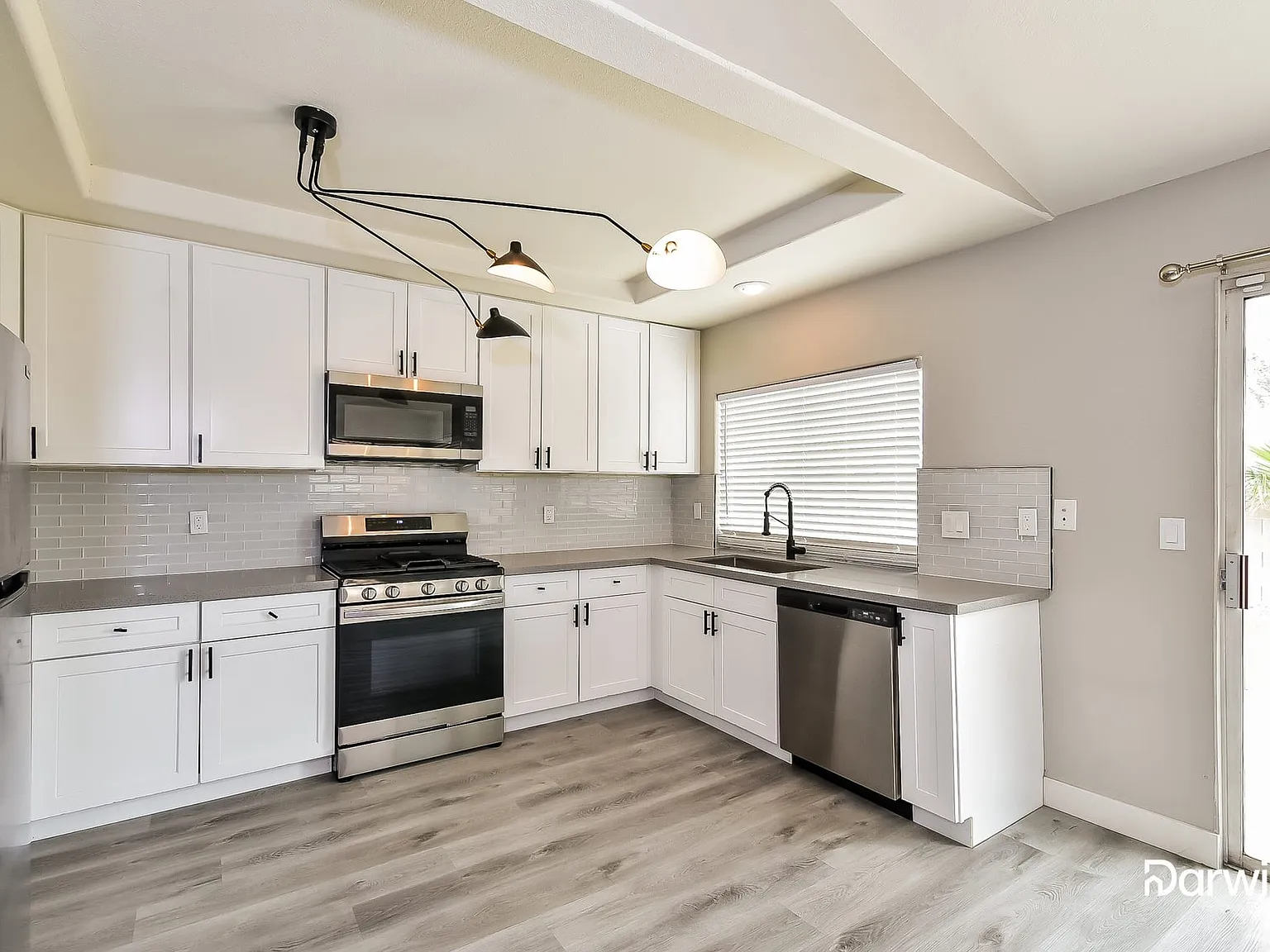 3 bed, 2.0 bath, 1608 sqft, $2,199 — Photo 2