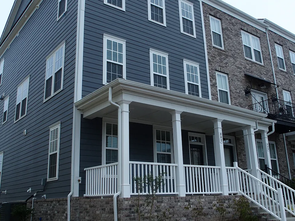 807 Bolton Dr