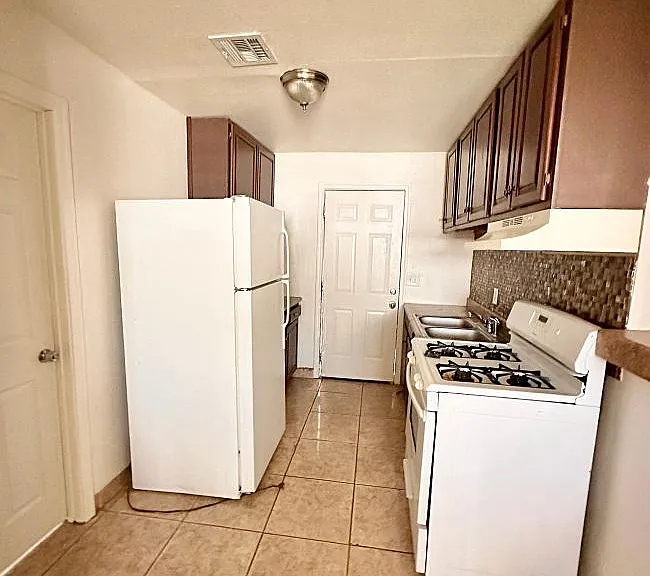 3645 W 8th St #5 — Photo 5