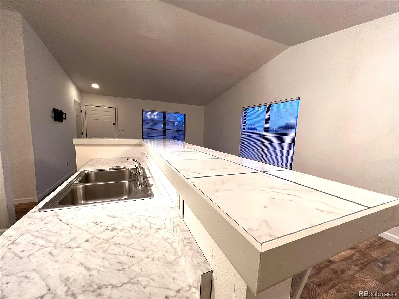 3 bed, 2.0 bath, 1064 sqft, $1,500 — Photo 2