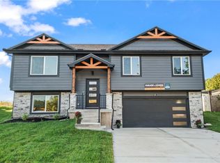 605 SE 21st St, Oak Grove, MO 64075