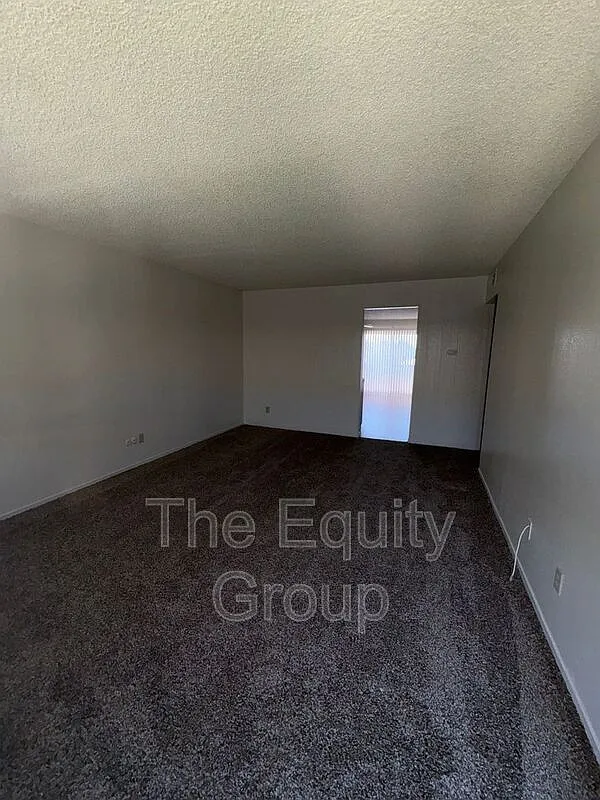 2 bed, 1.0 bath, $1,250 — Photo 4