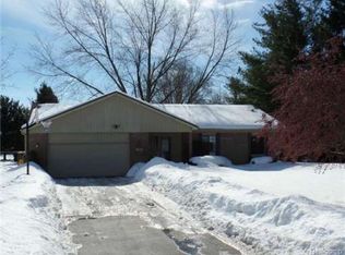 1620 Kingsway Dr, Highland, MI 48356