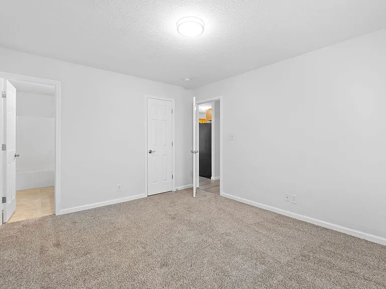 941 Crabapple Ln — Photo 12