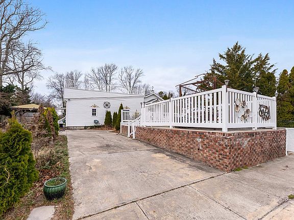 2nd image of 83 Beachhurst Dr N