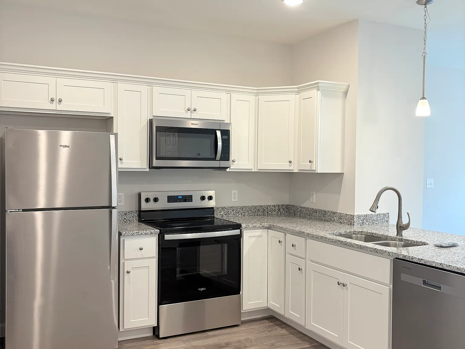 2 bed, 1000 sqft, $995 — Photo 4
