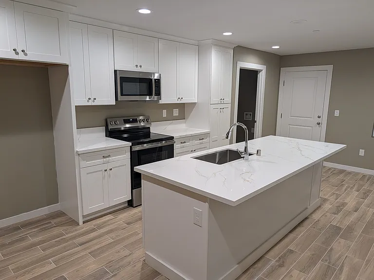 571 Southgate Rd — Photo 4
