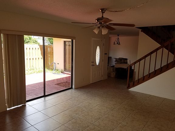 4th image of 210 Lake Arbor Dr