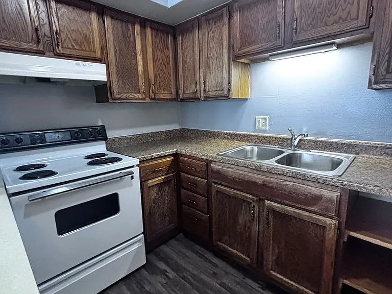 440 W Calumet St — Photo 5