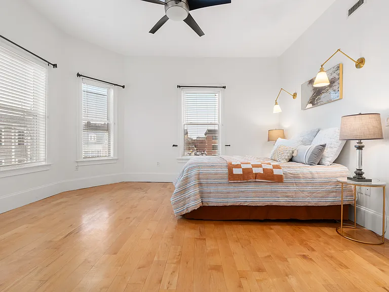 714 E 4th St #3 — Photo 8