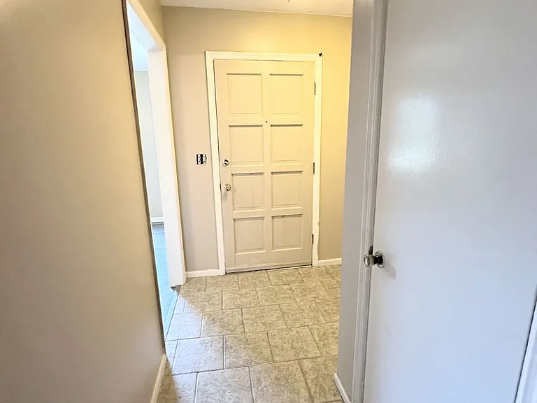 2105 Hobson Ct — Photo 18