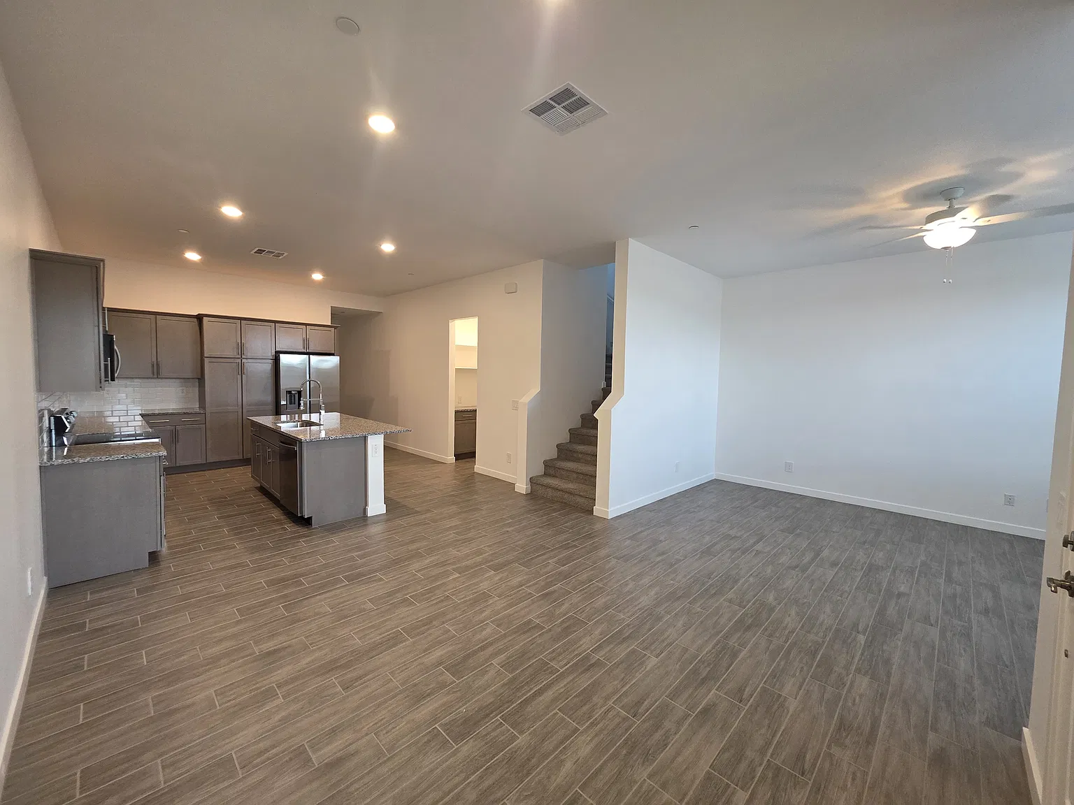 3 bed, 2.5 bath, 1818 sqft, $2,110 — Photo 4