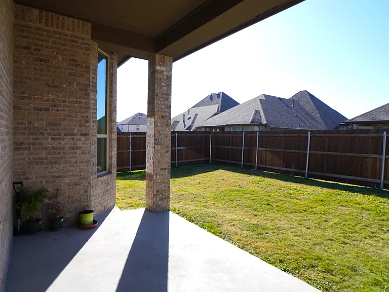 1833 Purtis Creek Dr — Photo 30