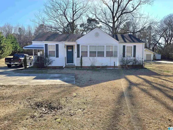 6568 Warrior River Rd, Bessemer, AL 35023